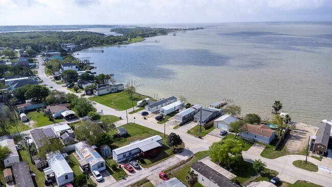 Building Photo - 2830 Bay Oaks Harbor Dr