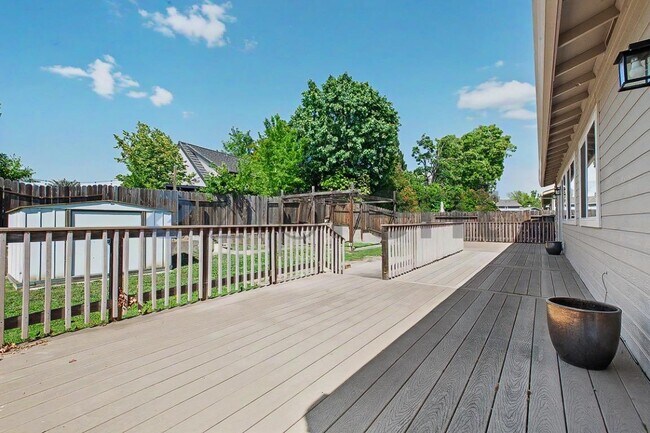 Building Photo - 2307 N Cirby Way