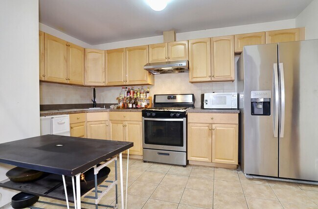 Primary Photo - 210 New York Ave