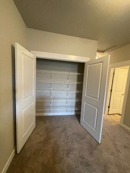 Building Photo - 6565 Carriage Meadows Dr