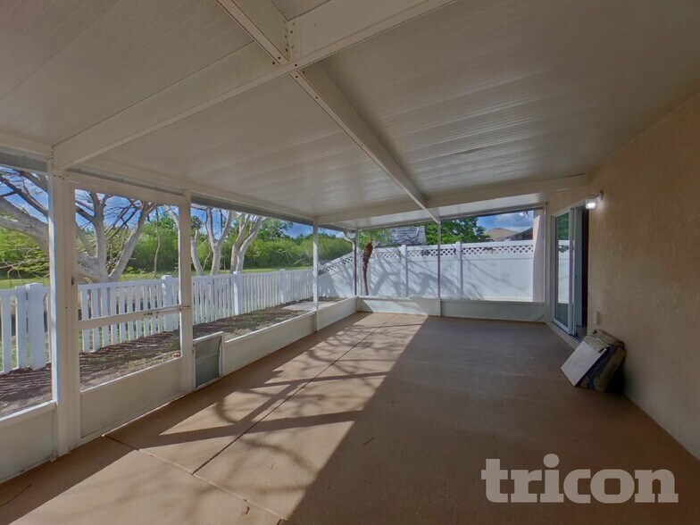 Building Photo - 1304 Alhambra Crest Dr