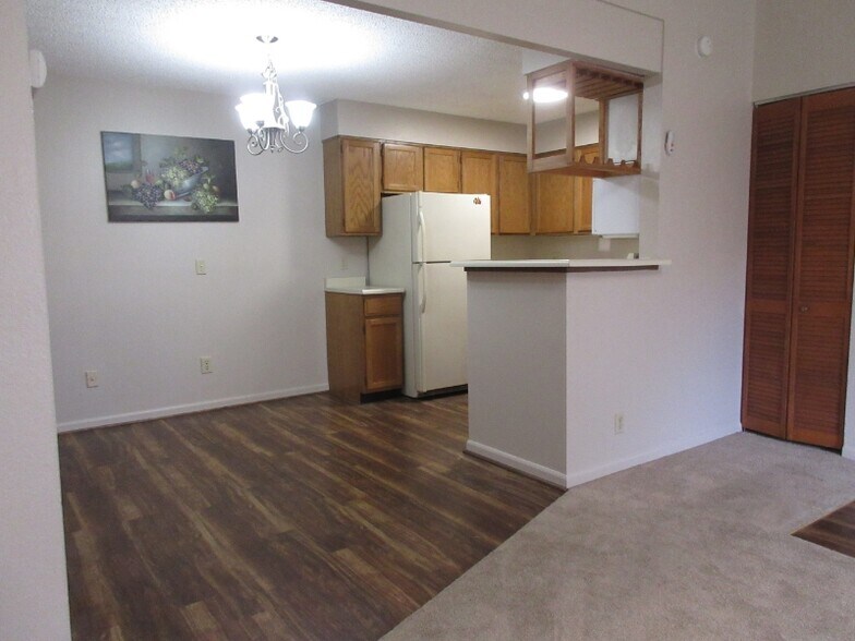 Building Photo - 3320 S Ammons St