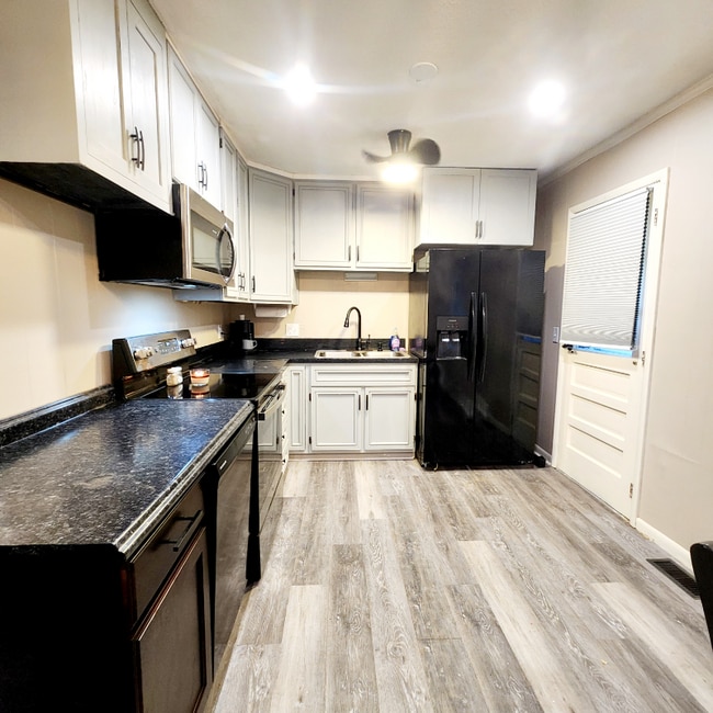 Building Photo - 203 Fleming Dr