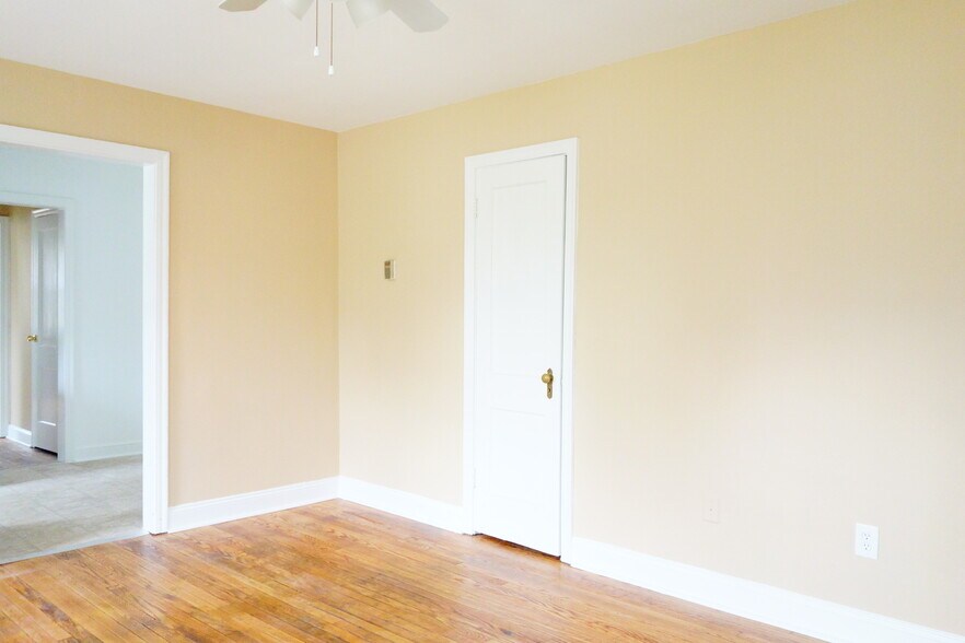 Building Photo - 8206 Greenwood Ave