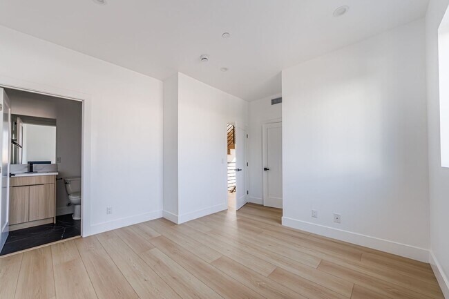 Building Photo - 13461 Beach Ave