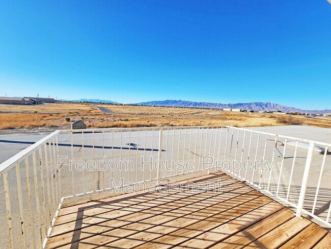 Building Photo - 2321 E Calvada Blvd