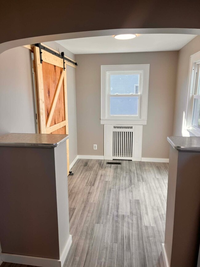 Building Photo - Maple Ave