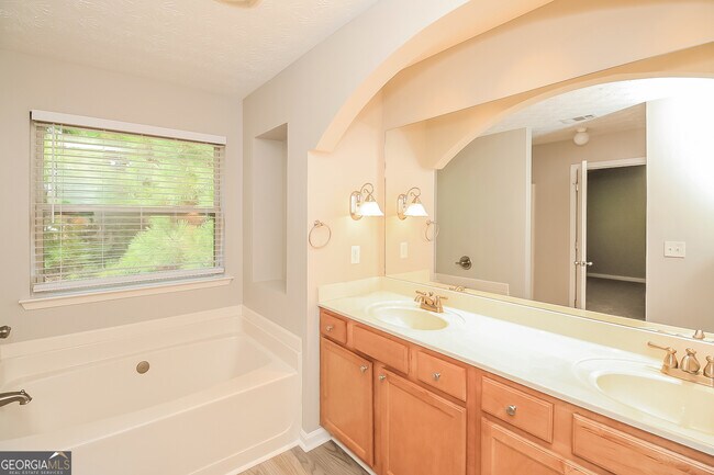 Building Photo - 4957 Rapahoe Trail