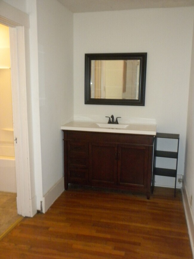 Building Photo - East Campus- 3 Bedroom Home