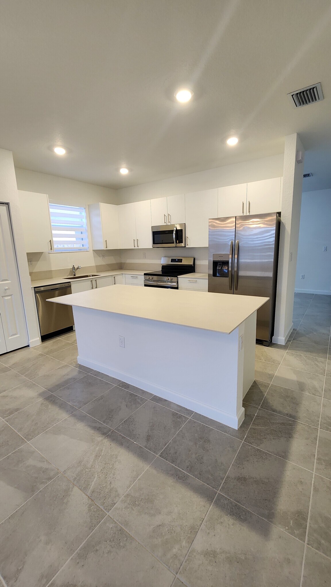 Building Photo - 2991 SE 23rd Ave