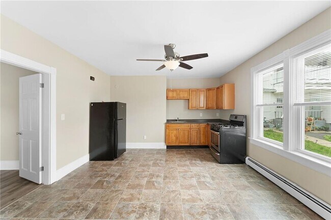 Building Photo - 420 Elm St