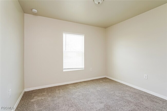 Building Photo - 4165 NE 9th Pl