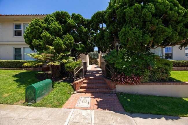 Building Photo - Beautiful 2 Bedroom in La Jolla Village wi...