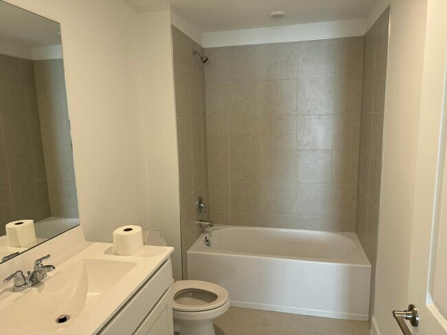 Building Photo - 10501 NW Suncrest Lp