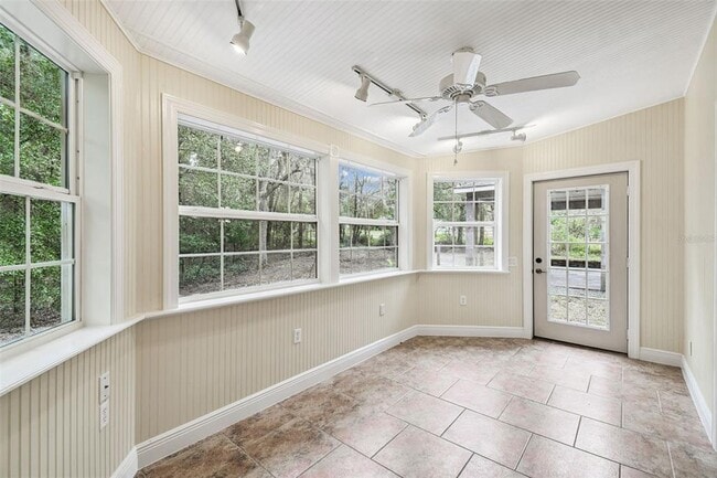 Building Photo - 16453 Pawnee Dr