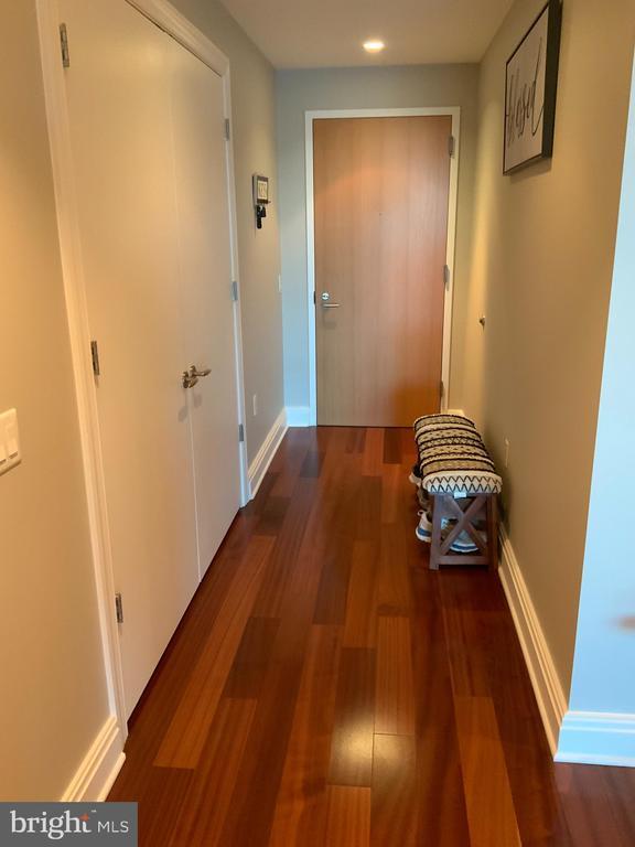 Building Photo - 1881 N Nash St