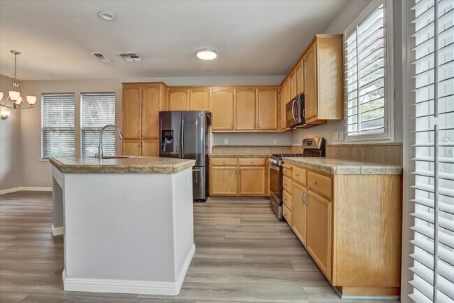 Building Photo - 683 Courtyards Loop