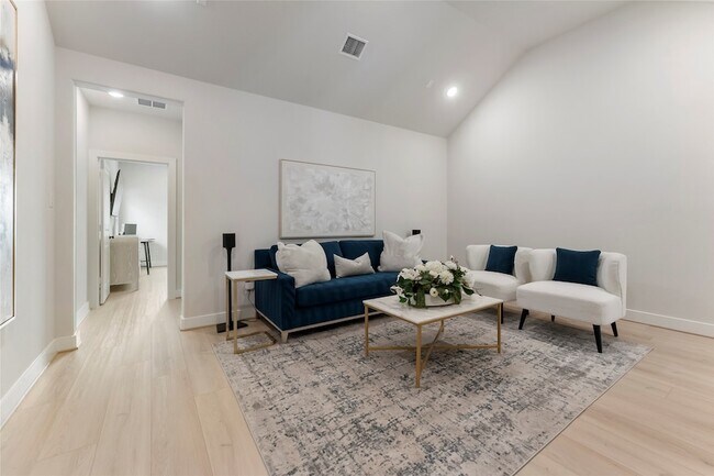 Building Photo - 2118 Bennet Ct