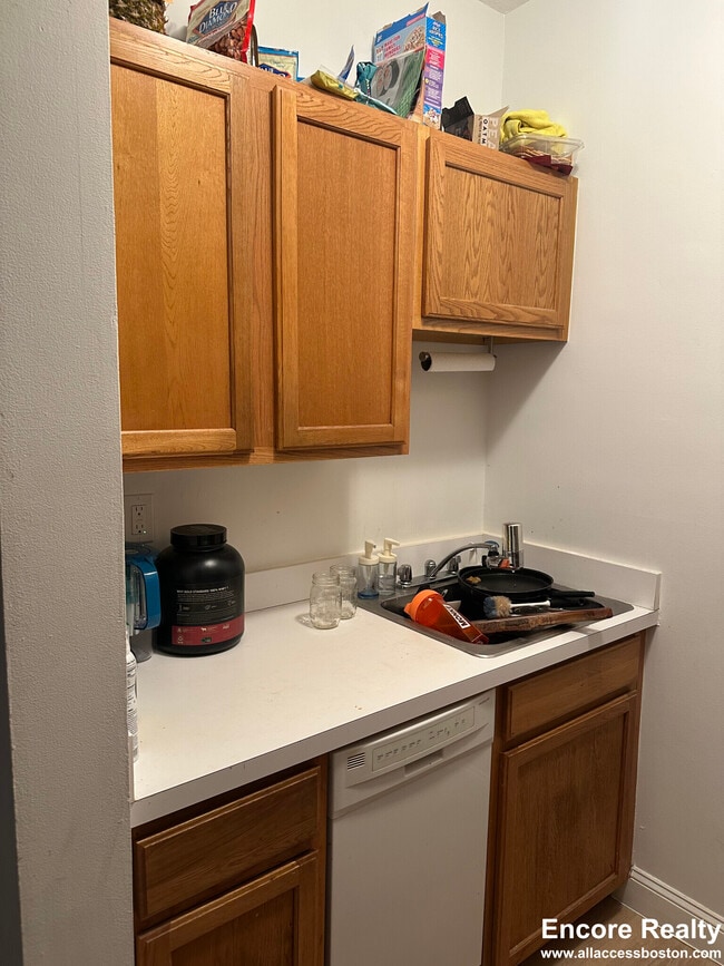 Building Photo - 111 Norway St