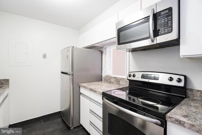 Building Photo - 1140 23rd St NW