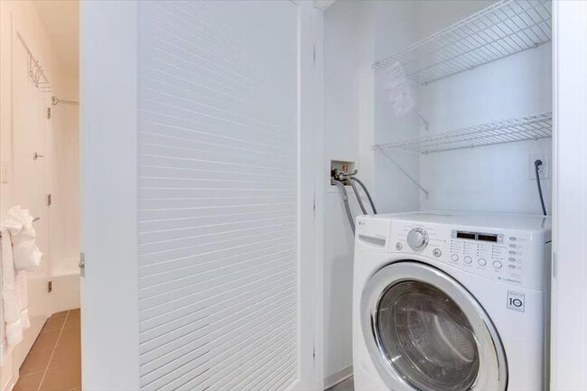 Building Photo - 300 Kendall St