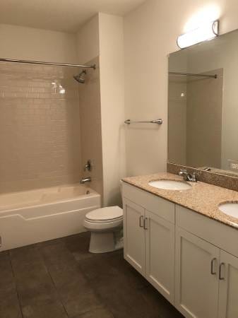 Master Bath - 915 S Lytle St
