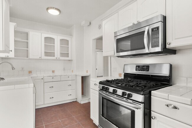 Building Photo - 4740 W Mountain View Dr