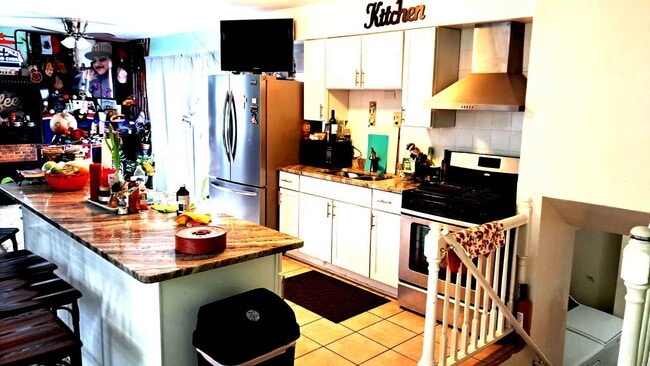 Building Photo - 3407 Fountainbleau Dr