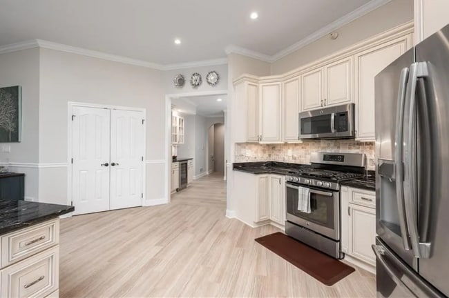 Building Photo - 220 Adams Pointe Blvd