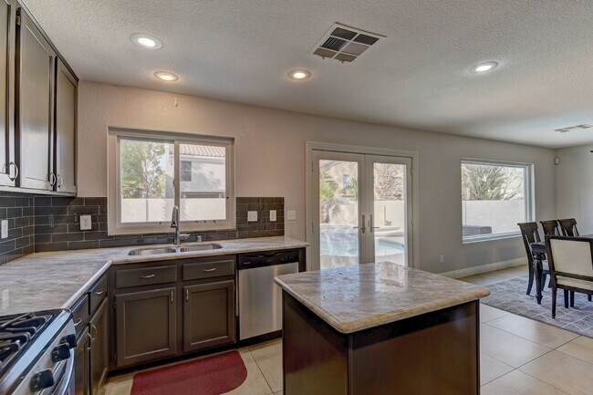 Building Photo - Beautiful remodeled home with pool!