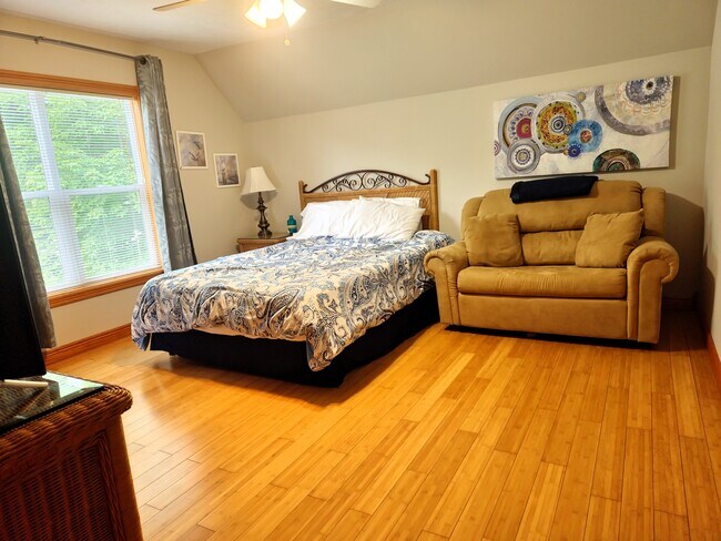 Upstairs master bedroom - 503 Chambers St
