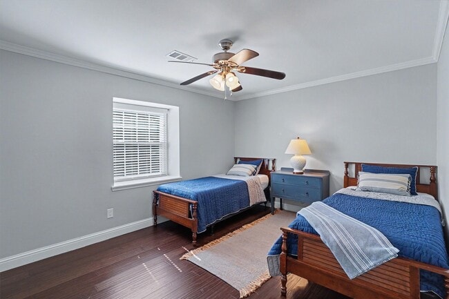 Building Photo - 726 Thistlewood Dr