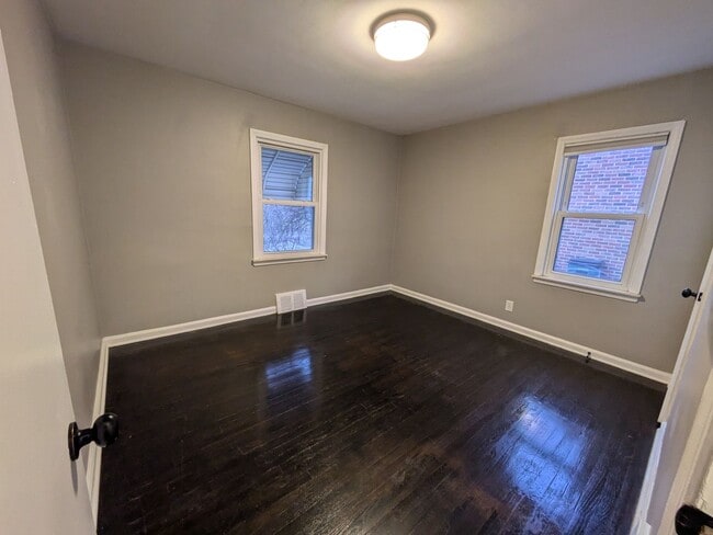 Building Photo - Spacious Royal Oak Bungalow