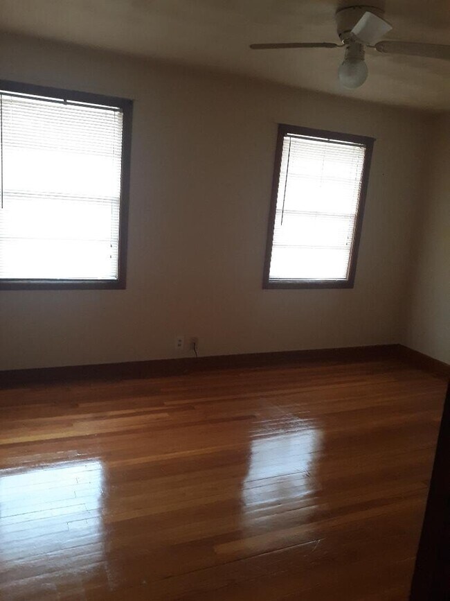 Building Photo - "Charming 2-Bedroom Oasis with Modern Comforts in Jonesboro!"