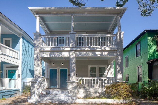 Building Photo - 2 Bed, 2 Bath Available Now!