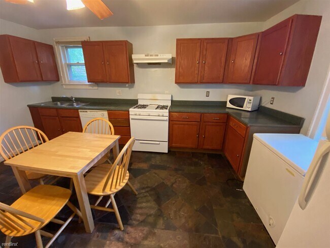Building Photo - 5 br, 2 bath House - 314 E Summit St