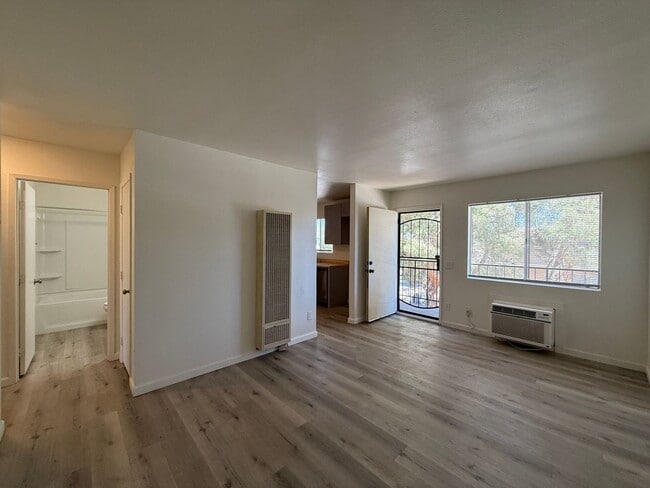 Building Photo - 524 E Ave Q-12
