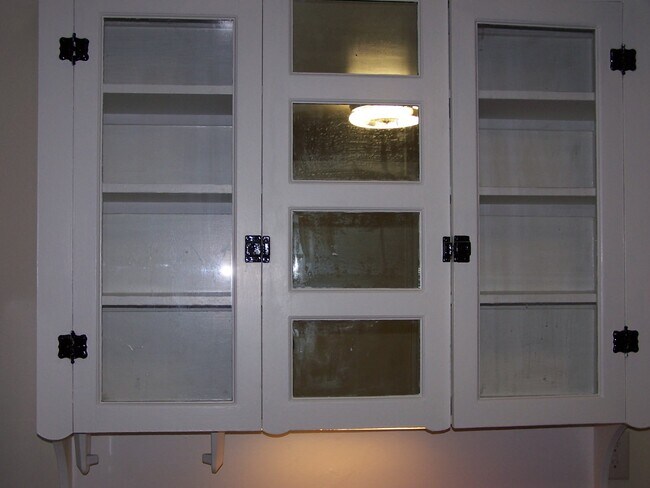 Building Photo - 160 E Penn St