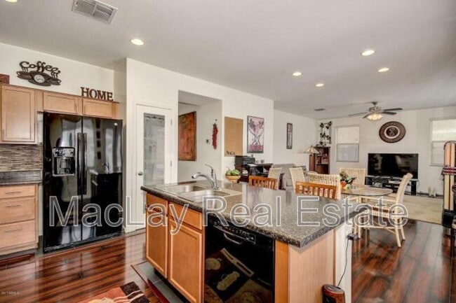 Building Photo - 3946 E Blue Spruce Ln