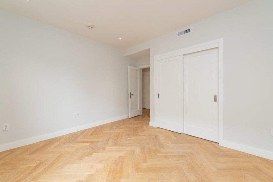 Building Photo - 27 Forest St