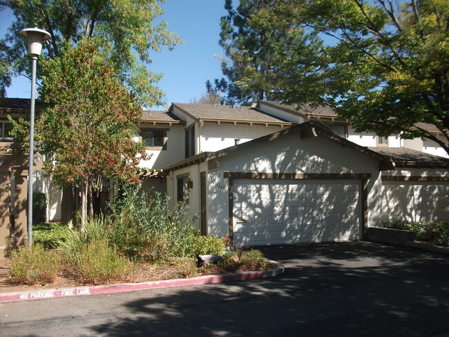 Building Photo - 3 Bedroom Townhouse in South San Jose