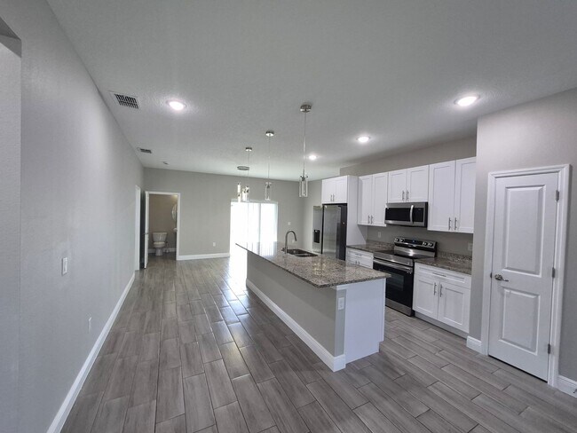 Building Photo - 642 Desmoines Ct