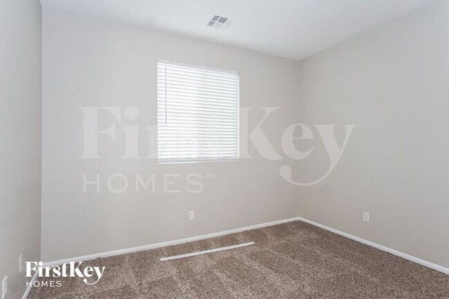 Building Photo - 1931 Silver Crest Ct