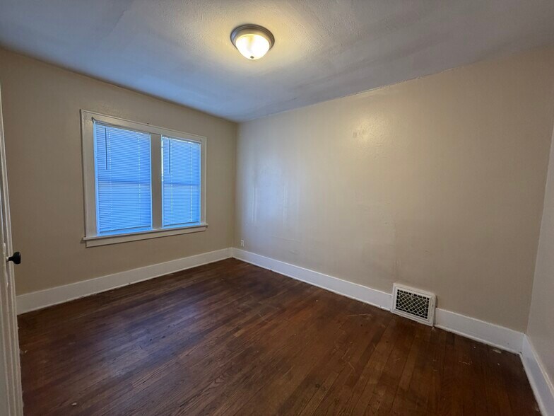 Building Photo - 1106 Roosevelt St
