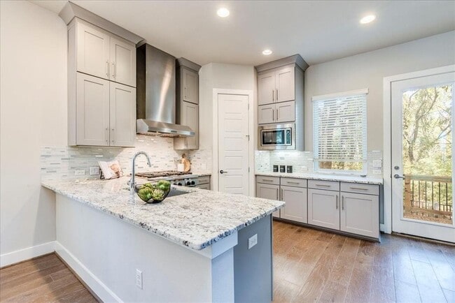 Building Photo - 2807 Del Curto Rd