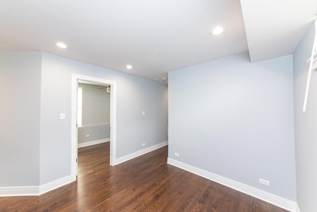 Building Photo - 2 bedroom in Chicago IL 60622