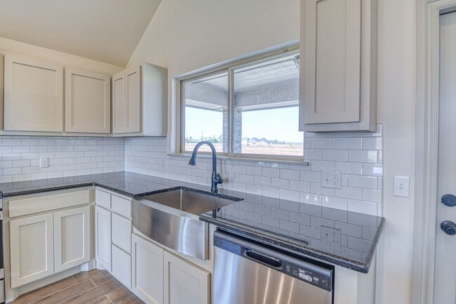 Building Photo - New Construction in Savannah Estates!