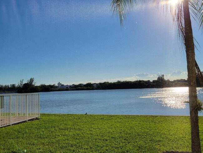 Building Photo - 4401 Crystal Lake Dr