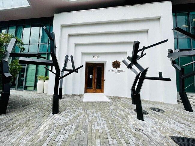 Building Photo - Luxury 1BR Condo at Dua Miami / SLS Brickell