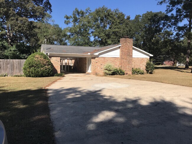 Building Photo - 202 Adams Dr